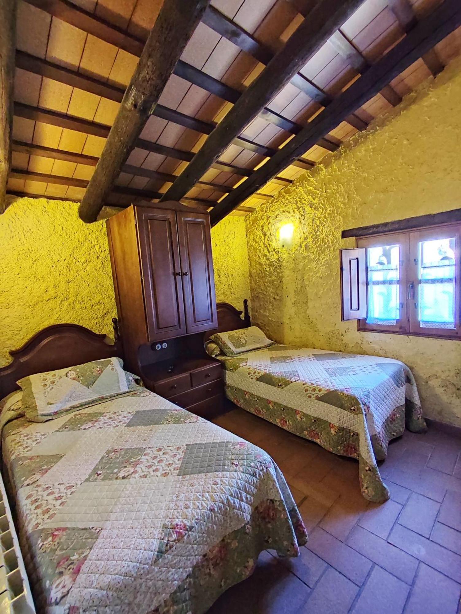 Masia Can Felip B&B Llinars del Valles Exterior foto